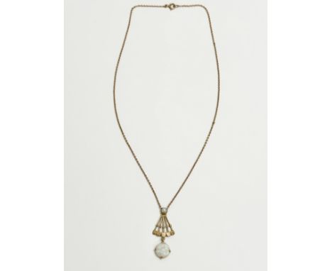 A ladies 9ct gold opal and pearl necklace. 4.68 grams. 25.5cm closed.