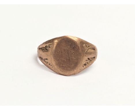 A 9ct gold ring. 4.1g. UK size U.