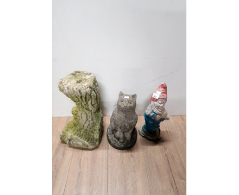 A GARDEN TREE TRUNK ORNAMENT TOGETHER WITH A STONE CAT AND A GARDEN GNOME FIGURE