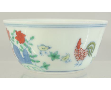 A CHINESE DOUCAI PORCELAIN CHICKEN CUP, 8cm diameter.