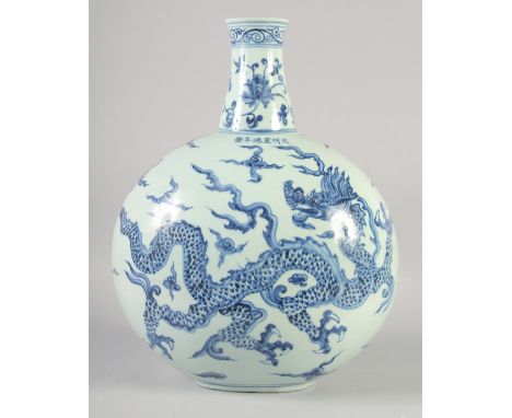 A LARGE CHINESE BLUE AND WHITE PORCELAIN MOON FLASK DRAGON VASE, bearing six-character mark, 44cm high.