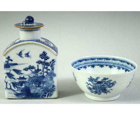 A SMALL CHINESE BLUE AND WHITE PORCELAIN BOWL, 10.5cm diameter, together with a blue and white porcelain lidded tea caddy, (2