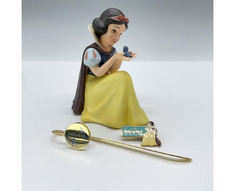 Won't You Smile for Me? 65th anniversary porcelain figure with matte finish. Depicts Snow White from the 1937 animated film, 