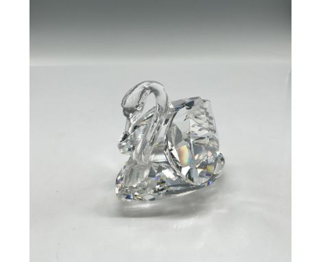 Stunning addition to the Feathered Friends collection. Crafted from faceted clear crystal with smooth crystal head and neck. 