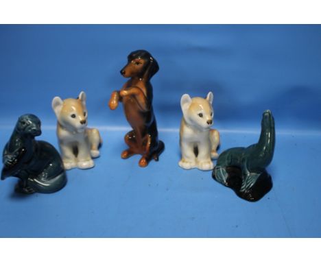 A COLLECTION OF CERAMIC ANIMALS TO INCLUDE POOLE