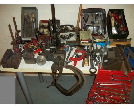 A LARGE SELECTION OF TOOLS TO INCLUDE AN ENGINEERING VICE, TAPS AND DIES