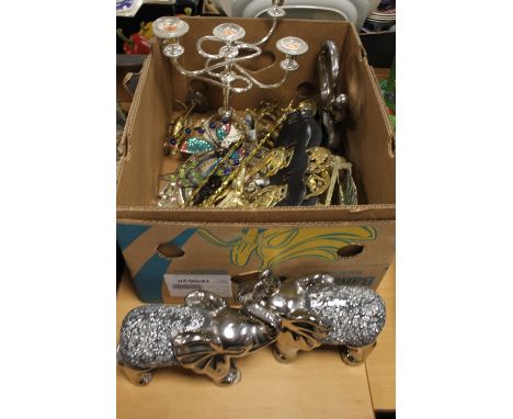 A BOX OF HORSE BRASSES ETC TOGETHER WITH TWO CERAMIC ELEPHANTS