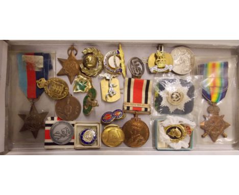 WWII SERVICE MEDALS - WWI SPECIAL CONSTABULARY SERVICE MEDAL TO SUB INSP - ARTHUR M HICKS, VARIOUS LAPEL CAP AND ENAMEL BADGE