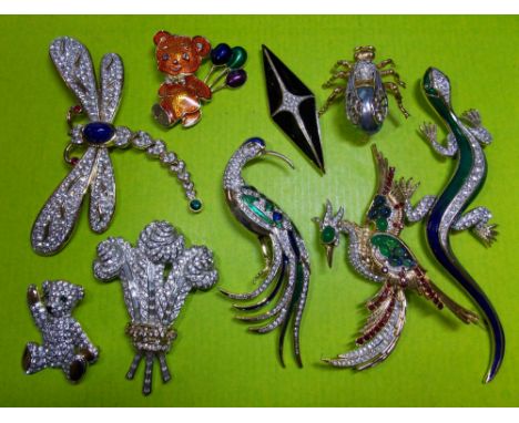 SELECTION OF ENAMEL AND ENCRUSTED INSECT AND BIRD BROOCHES AND PRINCE OF WALES PLUMES