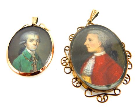 18th C oval portrait miniature of a bewigged young man with white linen stock in green topcoat, 9ct gold frame, image 4cm, an
