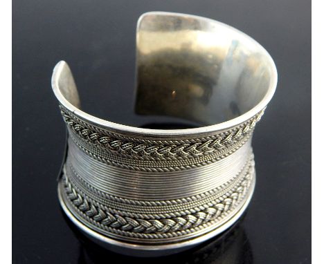 Karen tribe, Myanmar, silver bangle, plat bands