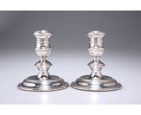 A PAIR OF ELIZABETH II SILVER CANDLESTICKS by Harrods Ltd, London 1959, urn-shaped sconces above a short knopped stem, raised