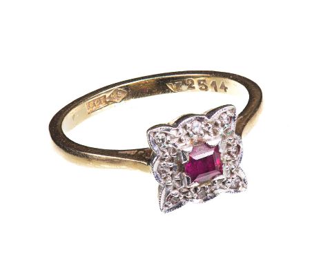 AN 18 CARAT YELLOW GOLD RUBY AND DIAMOND SQUARE CLUSTER RING marked '18CT', the square-cut ruby within a border of single-cut