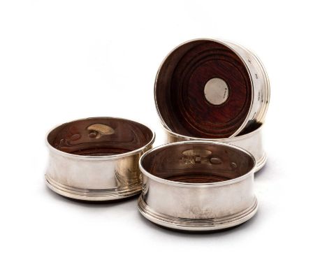 A SET OF FOUR ELIZABETH II SILVER COASTERS by W I Broadway &amp; Co, Birmingham 2000, all of plain circular form with a reede