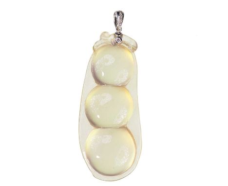 A JADE AND DIAMOND BEAN POD PENDANT marked '750', a carved bean pod inset with a round brilliant-cut diamond, to a diamond-se