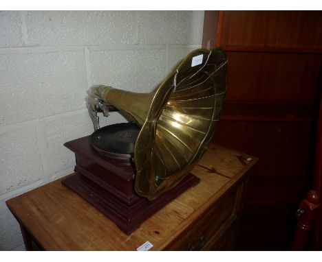 Reproduction gramophone record player