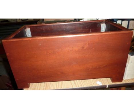 Mahogany planter (41cm x 23cm x 19cm)