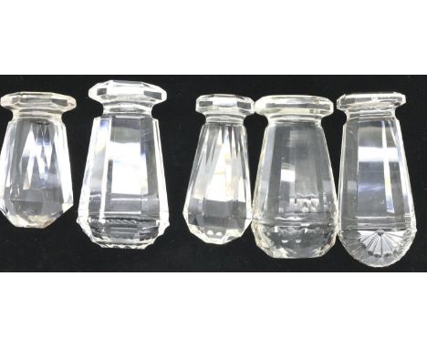 Five good quality crystal table seals, largest 7 cm, smallest 6 cm. P&amp;P Group 1 (£14+VAT for the first lot and £1+VAT for