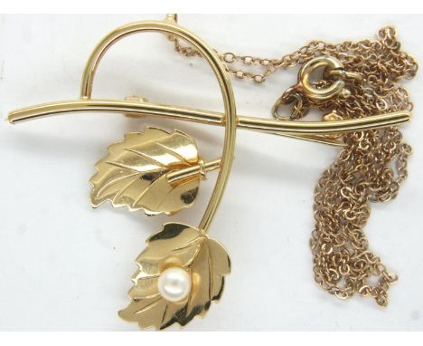 9ct gold filled leaf and pearl pendant and chain, chain L: 46 cm, combined  3.8g. Pendant missing one pearl. P&amp;P Group 1 