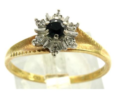 18ct gold sapphire and diamond daisy ring, size R/S, 3.5g. P&amp;P Group 1 (£14+VAT for the first lot and £1+VAT for subseque