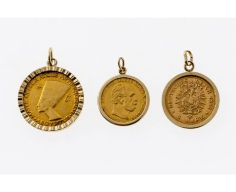 Zwei 5-Mark-Goldmünzen, GG 900, Dt. Reich, davon eine  'Preußen', 1877 (Wilhelm), sowie eine 'Freie und Hansestadt  Hamburg',