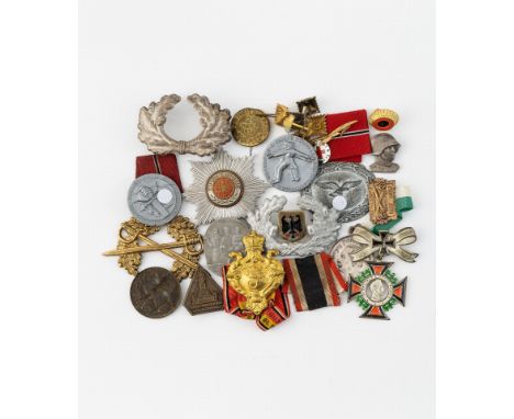 Von verschiedenen Kleinteilen. Z.B. Abzeichen des  Krieger-/Militär-Vereins (St. Märgen), hochovale Medaille  Friedrich II. v