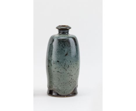 1941 Frankfurt am Main - 2005 Kandern. Vase. Beiger Scherben. Meiping-Flasche. Konischer Korpus,  eingezogene Schulter, ausge