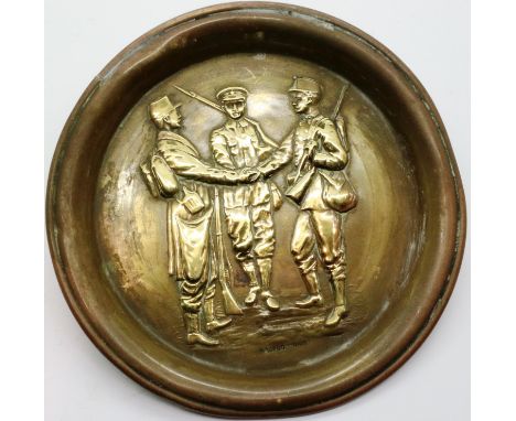 WWI Armistice brass ashtray with relief decoration. P&amp;P Group 1 (£14+VAT for the first lot and £1+VAT for subsequent lots