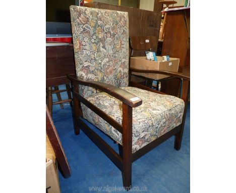 Manual reclining armchair with floral cushions.