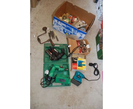 Hitachi cordless Drill, Staple Gun, Blackspur Electric Sander, plus quantity of lathing tools. (running at time of lotting)