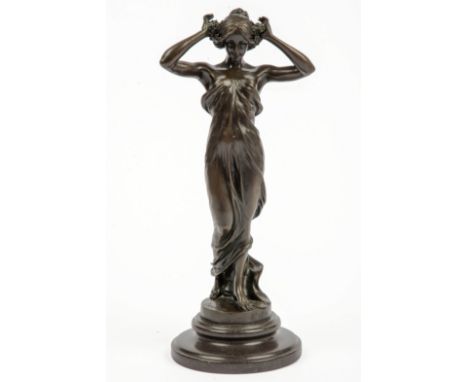 Nymphe nach Carlo Pittaluga Bronze dunkelbraun patiniert. Bronze mit Stempel J.B. Deposee, PARIS.  H.: 34,5 cm