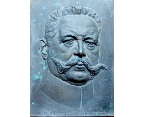 Relief Paul von HindenburgBronze, detailreich ausgearbeitet. Das Relief ist unten rechts monogrammiert. Rückseitig Hersteller