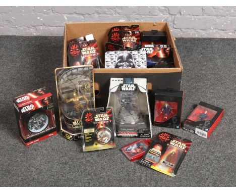 A group of Star Wars collectables, Star Wars Episode I  figures Obi-Wan Kenobi, Queen Amidala examples boxed, Alarm clock, To