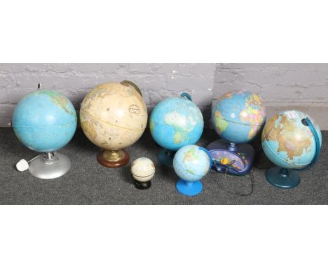 A box of globes to include light up examples etc.  
