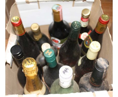 Mixed lot to include Jacob's Creek, non-vintage champagne, various liqueurs, rosé wines etc 