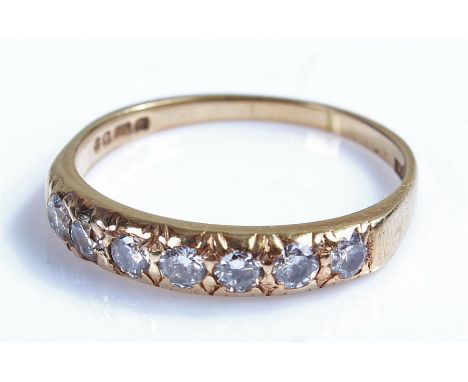 9 carat gold ring, with cubic zirconia, ring size Q