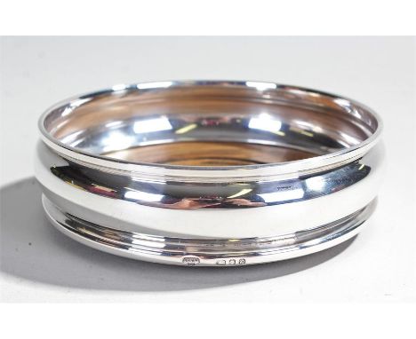 Elizabeth II silver coaster, London 1969, the silver ring with turned beech base, 11cm wide