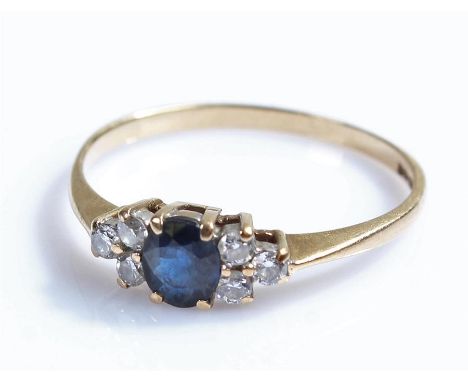 9 carat gold sapphire ring, with a central sapphire, ring size O