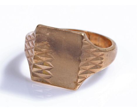 9 carat gold signet ring, 5.2 grams, ring size R