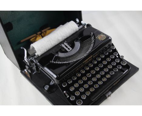 Vintage Imperial Good Companion Model T Typewriter in Original Case 