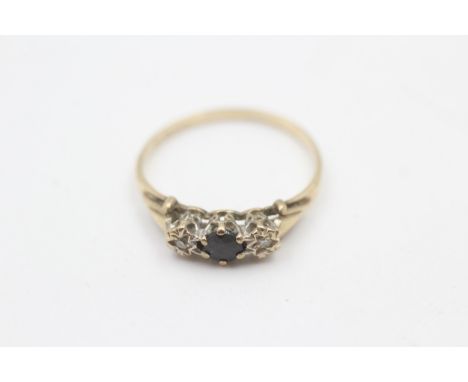 9ct gold vintage diamond and sapphire trilogy dress ring (1.3g)