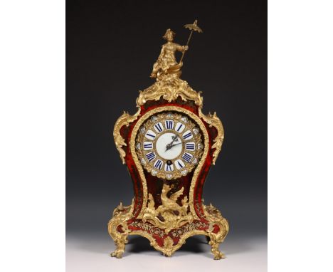 Frankrijk, Boulle console klok, Louis XV, 18e eeuw. Uurwerk met gaand- en slagwerk op bel middels één veerton. Kast uitgevoer
