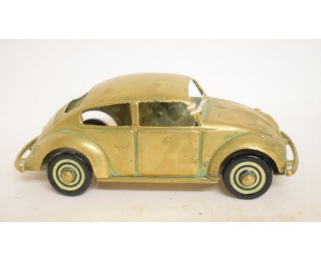 A brass model of a Volkswagen Beetle, 6 cm high