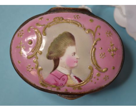 An enamel patch box, the cover painted a portrait of a gentleman, 5.5 cm wide  