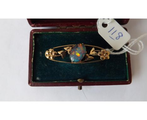 9ct vintage brooch set with an opal doublet  to centre in fitted box 3.4g inc    