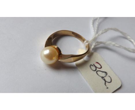 14ct pearl set ring approx size M  3g         