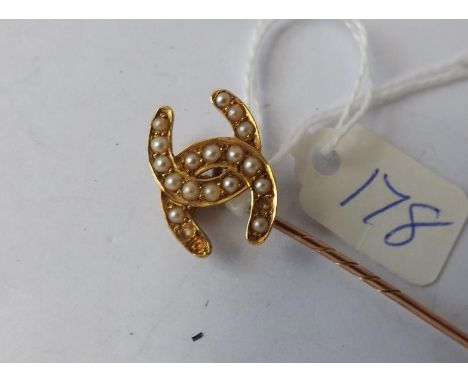 Gold and pearl double horseshoe stick pin 3.8g   