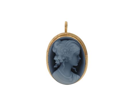 Brosche/Anhänger mit Steinkamee, Portrait einer jungen Dame, GG 18K, 5,1 gr, L: ca. 4 cm, 2. Hälfte 20. Jh., neuwertig. (25a)
