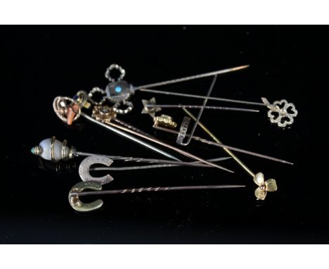 Two 9ct gold stick pins, two 15ct gold stickpins, a 14ct gold stickpin plus a collection of seven yellow metal stickpins (som