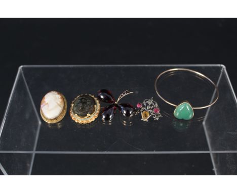 A collection of jewellery including yellow metal garnet set clover brooch (as found), yellow metal bangle set with heart shap